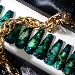 Emerald Poison Press On Nails